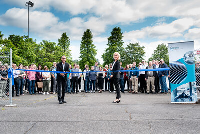 Subramania Krishnakumar, President of the Siltronic Portland site (left) and Claudia Schmitt, CFO of Siltronic (right)
