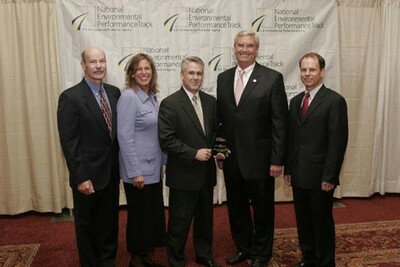 from left: Tom McCue (Siltronic Environmental Affairs Manager), Elin Miller (US EPA Region 10 Administrator), Neil Nelson (Siltronic President and CEO), Stephen Johnson (US EPA Administrator), Myron Burr (Siltronic Environmental Engineer)